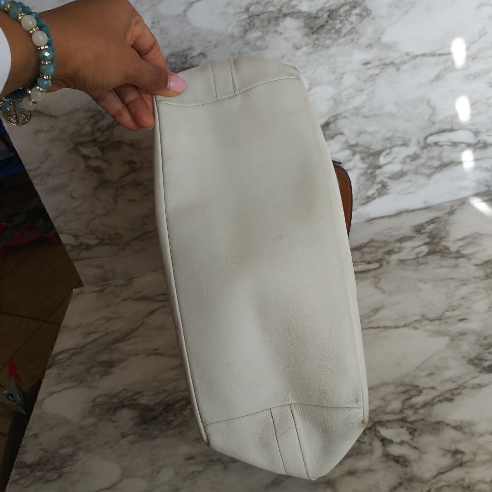 COACH tan/white shoulder bags - Picture 10 of 16